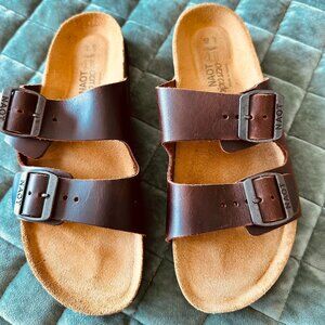 Naot Women's Euro Size 40 Brown Leather Sandals